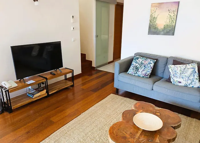 Luxury 3-bedroom At High-end Da Apartment *