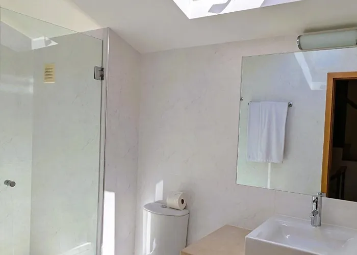 Luxury 3-bedroom At High-end Da Luz