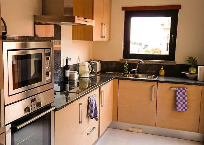 Luxury 3-bedroom At High-end Da Apartment *