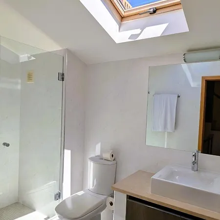 Luxury 3-bedroom At High-end Da Luz