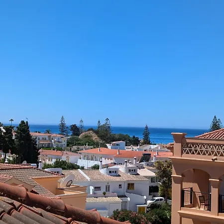 Luxury 3-bedroom At High-end Da Luz