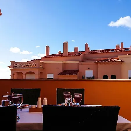 Luxury 3-bedroom At High-end Da Luz
