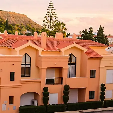 Luxury 3-bedroom At High-end Da Luz
