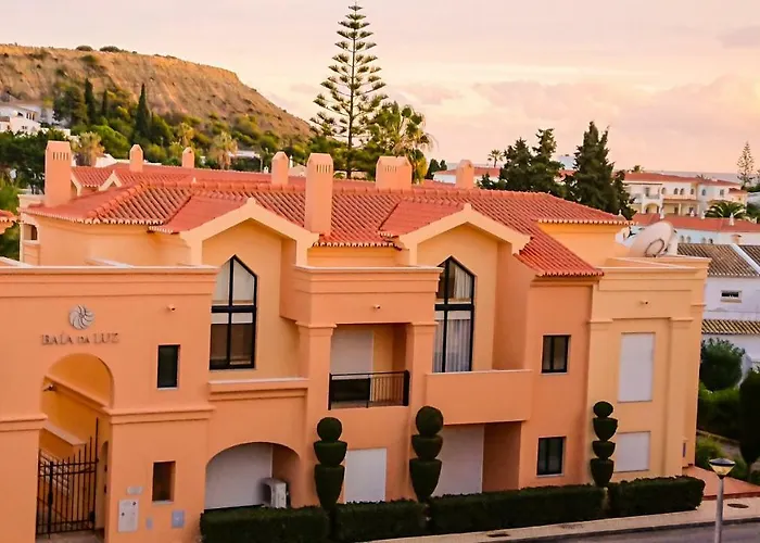 Luxury 3-bedroom At High-end Da Luz